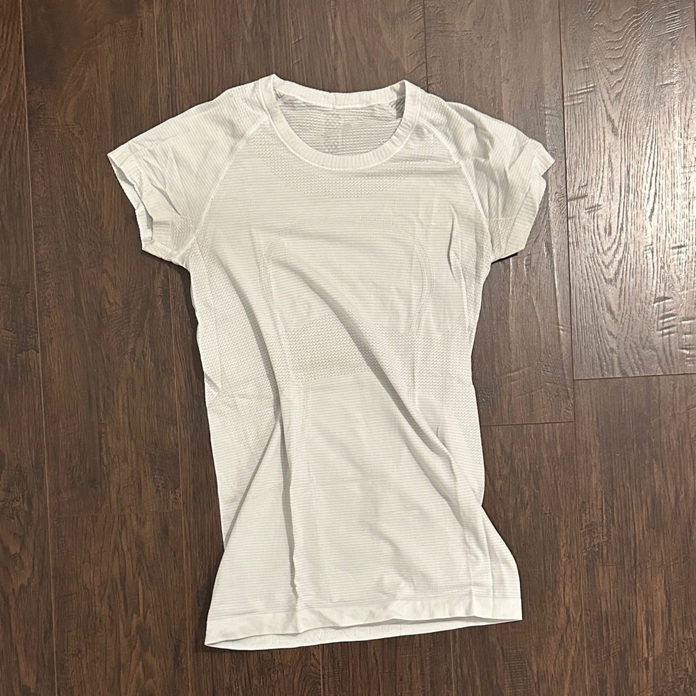 Lululemon swiftly tech short sleeve🍋
